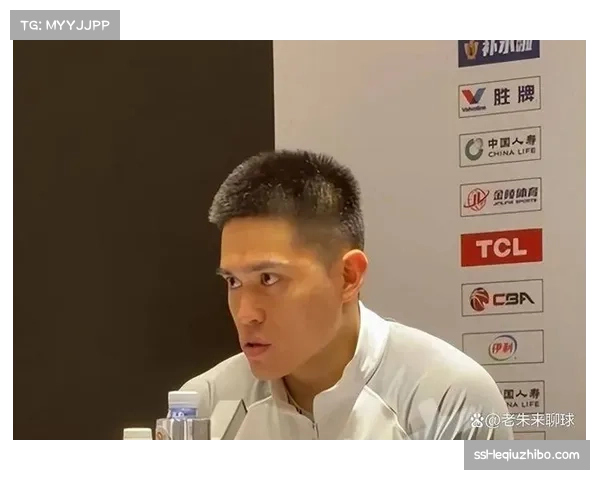 广州龙狮陈盈骏组织重任 本土后卫在威金顿身边角色定位